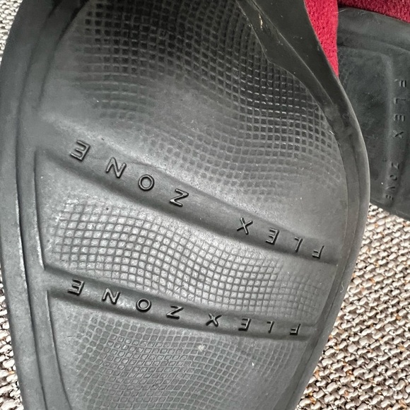 Cranberry Liz Claiborne Zippered Ankle Boots in GREAT Condition, Rarely Worn - Picture 11 of 12